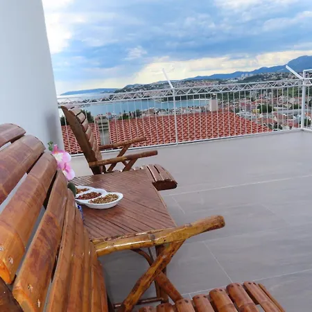 Bellavista Apartment *